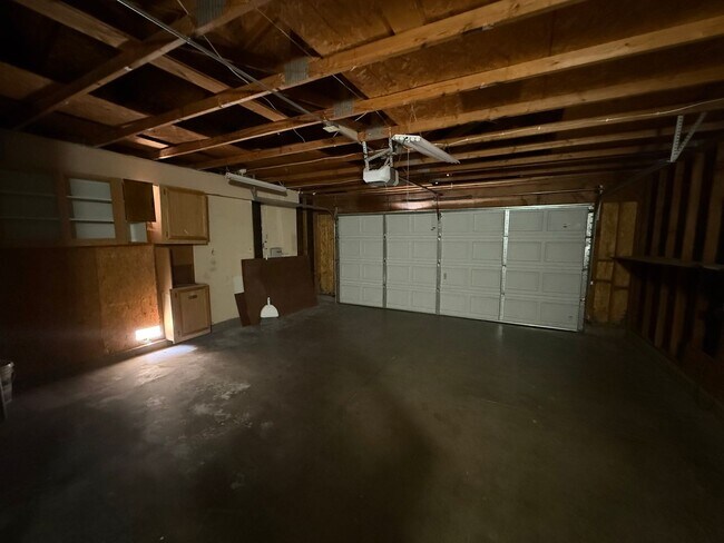 Building Photo - Remodeled Three Bedroom Two Bath in Hemet!