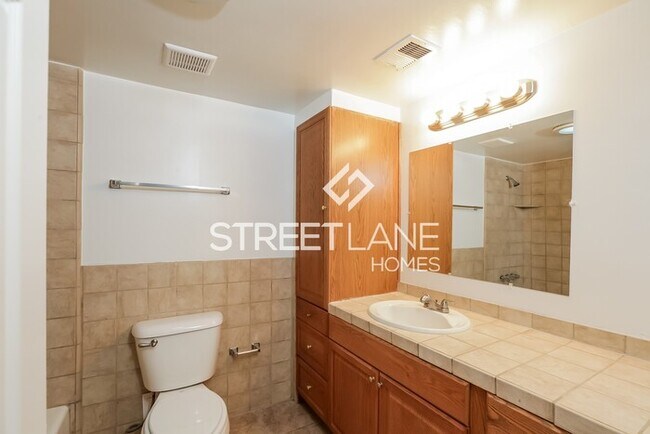 Building Photo - REDUCED!