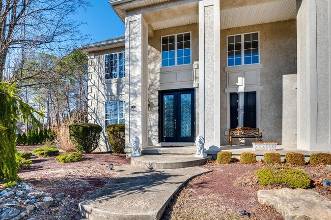 Building Photo - 14 Normandy Dr