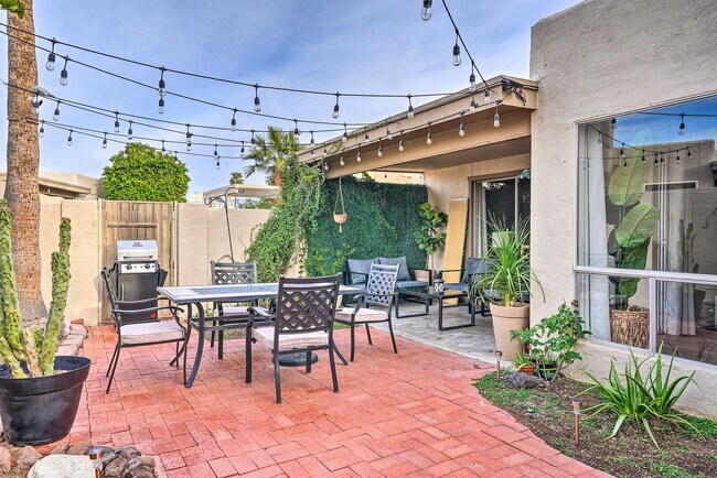 Building Photo - 292 S Desert Ave