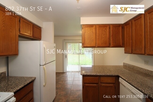 Building Photo - 802 37th St SE