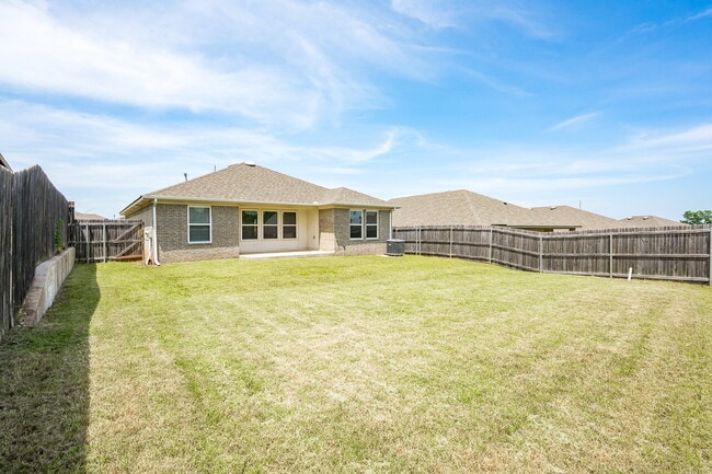 Building Photo - 3 Bedroom 2 Bath House for Lease!!