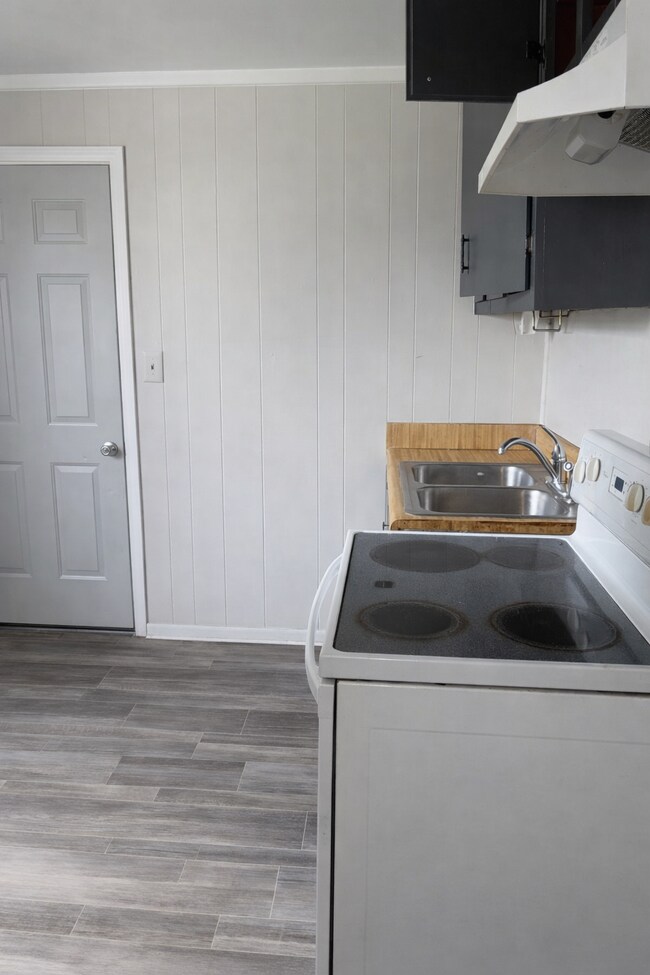 Building Photo - 906 Thomas St