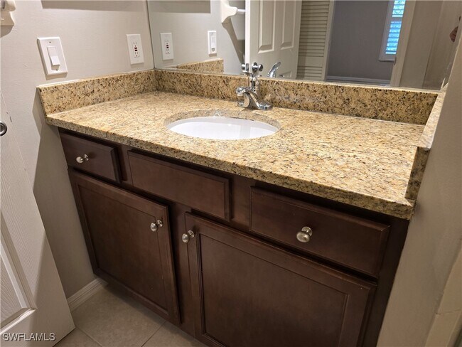 Building Photo - 605 Squire Cir