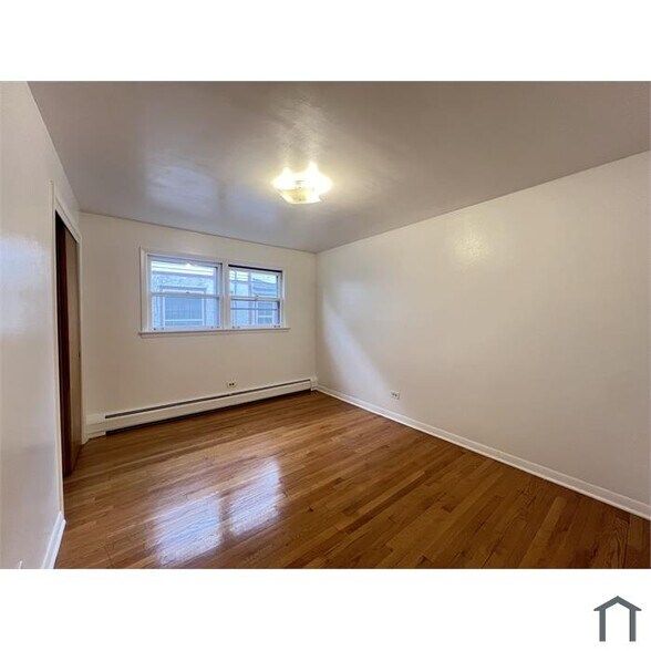 Building Photo - 4848 W Warner Ave
