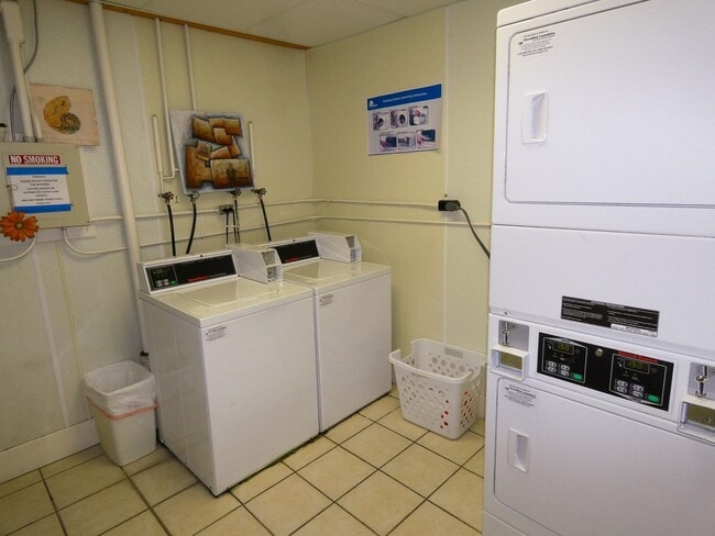 Building Photo - 15 E Main St