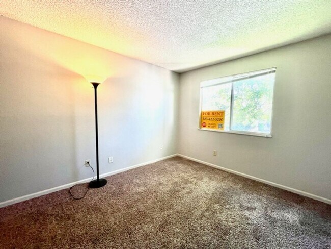 Building Photo - 2-Bedroom in Woodside Condos