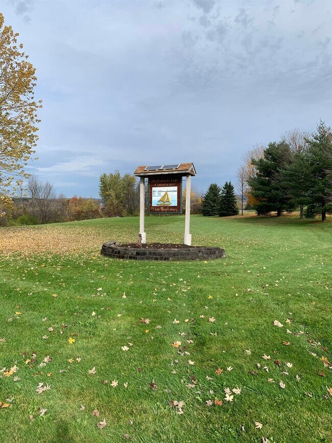 Building Photo - 383 Holbrook Bay Cmns