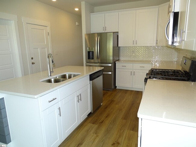 Building Photo - 146 Bromes Wy
