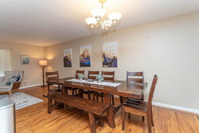 Building Photo - BEAUTIFUL 4BD SPLIT-LEVEL HOME in VILLA LOMA NEIGHBORHOOD - Security Deposit Waiver Available