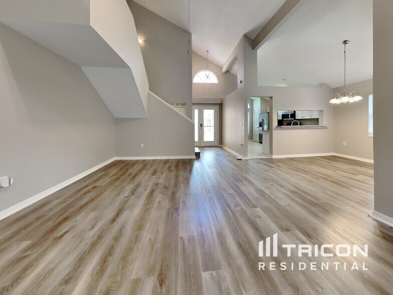 Building Photo - 528 Little Lake Ct