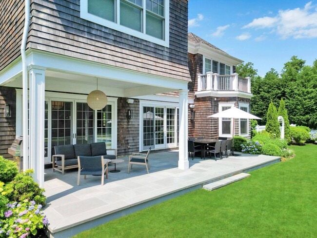 Building Photo - 21 Barn Ln