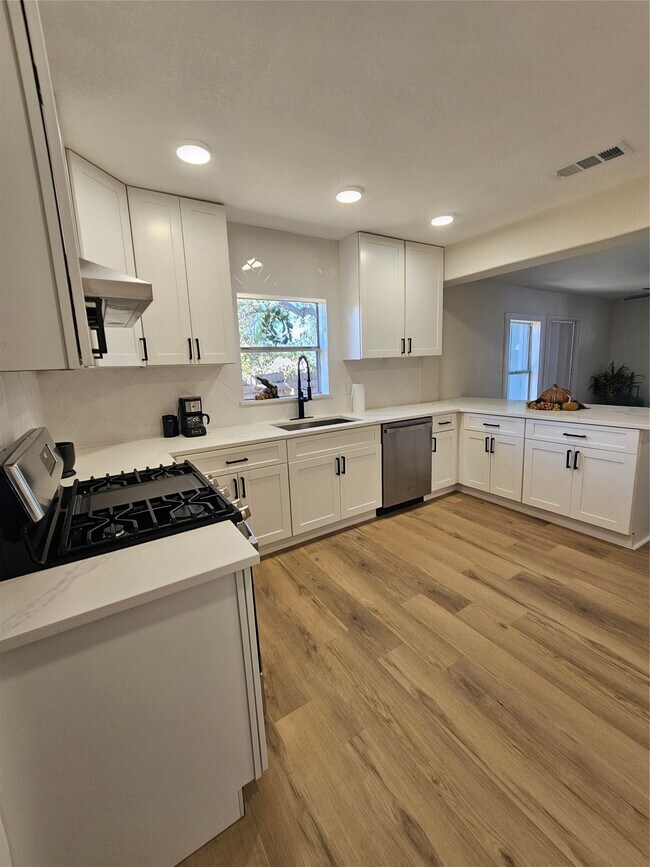 Building Photo - 3126 Ohio St