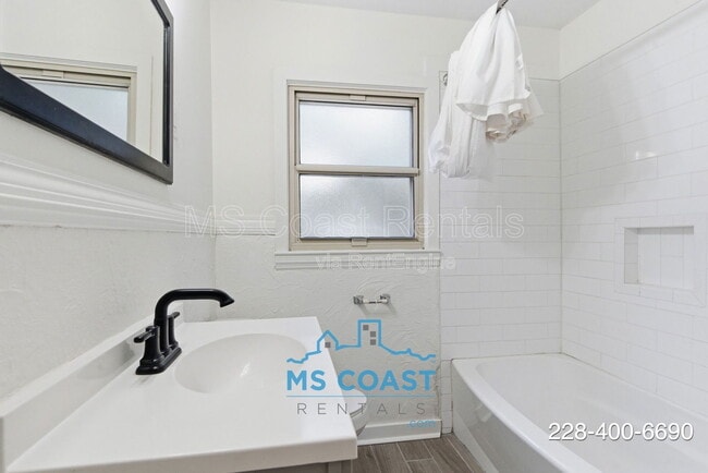 Building Photo - 3713 Belmede Dr