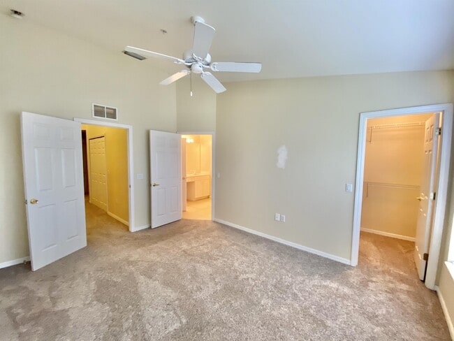 Building Photo - 909 Hampton Cir