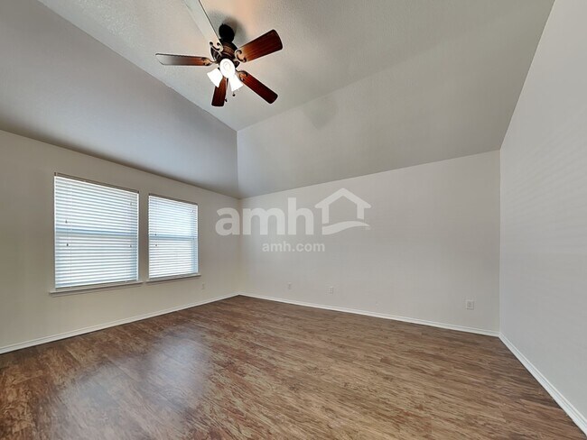 Building Photo - 1101 Johnson City Ave