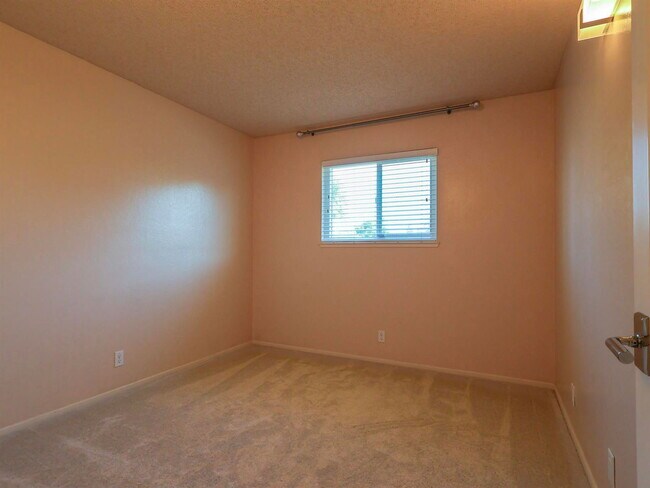 Building Photo - 1484 Carnot Dr