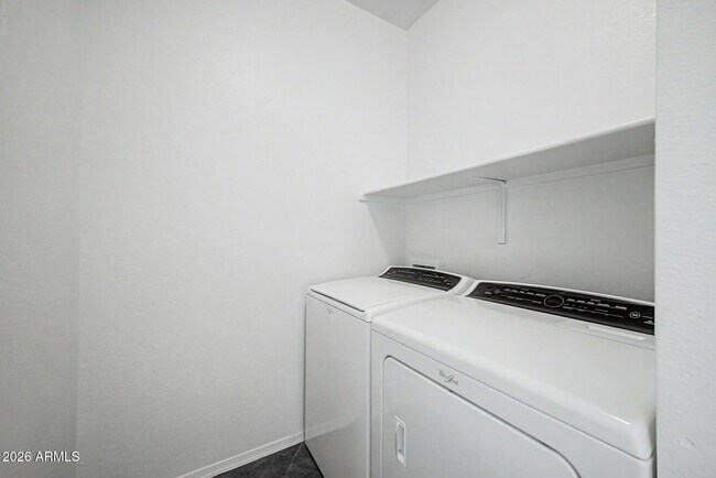 Building Photo - 1411 E Orangewood Ave