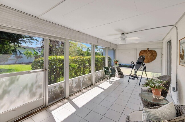 Building Photo - 14352 Amapola Dr