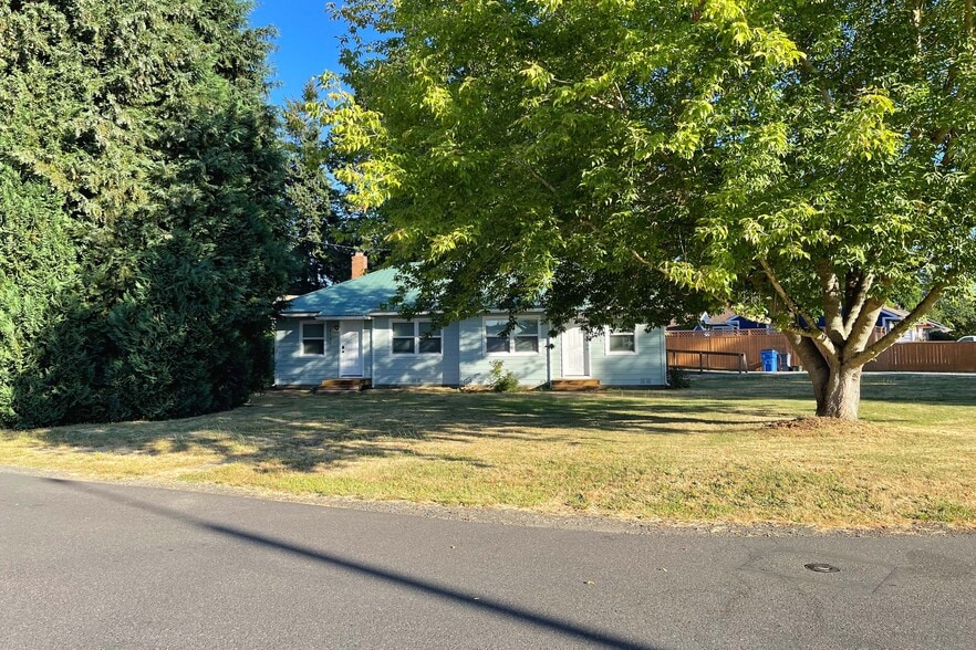 Building Photo - 2102 W 28th St