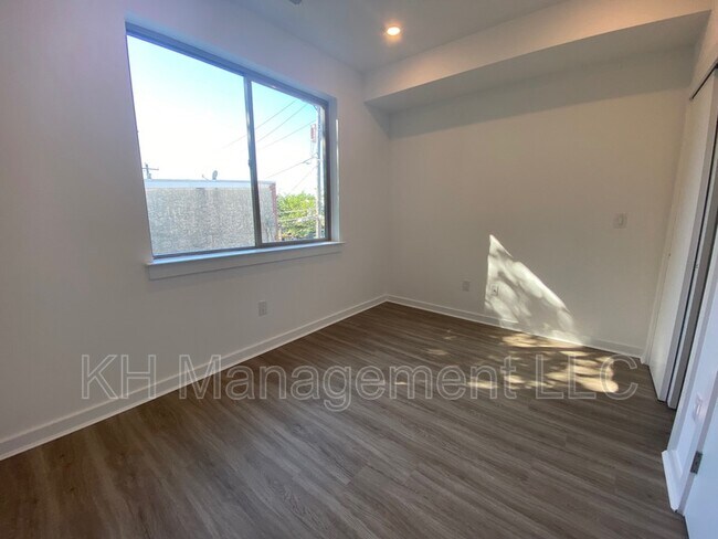 Building Photo - 976 N 45th St