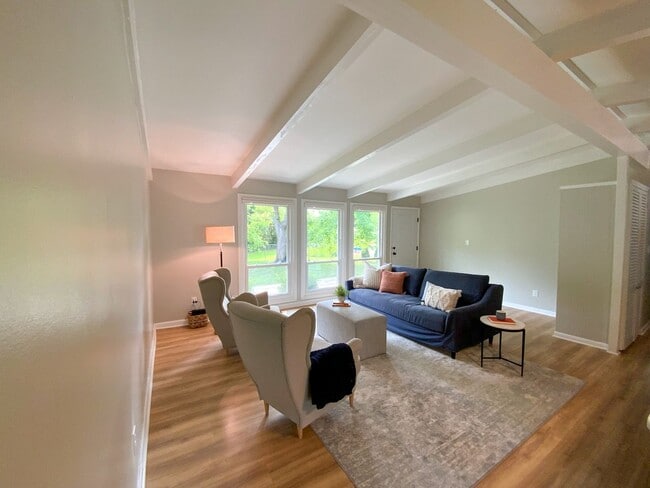 Building Photo - Charming 3 Bedroom Ranch in Heart of Upper Arlington