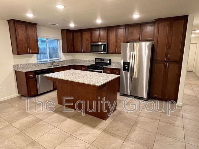 Building Photo - 2624 W McComb Ave