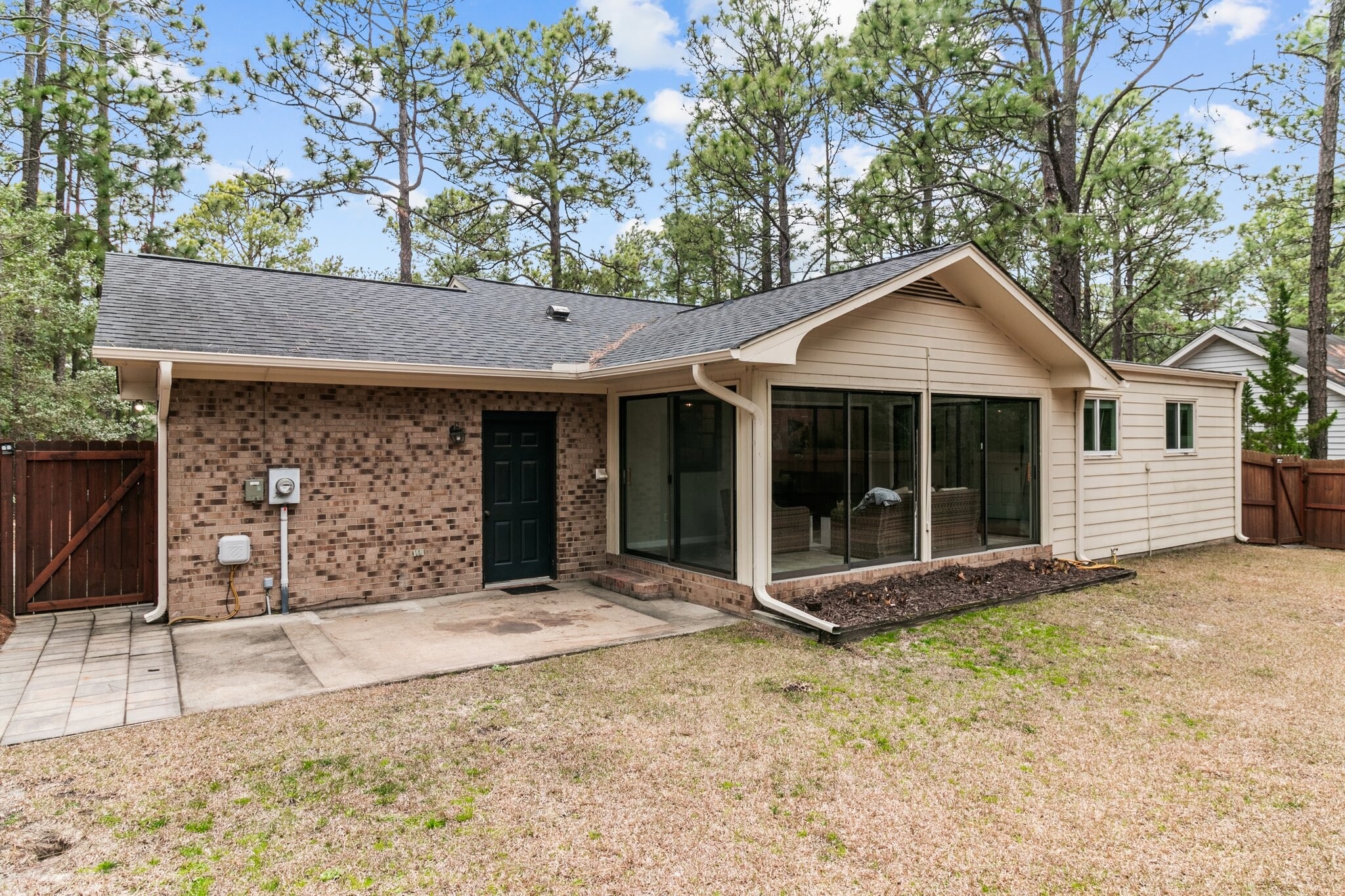 Building Photo - 1635 Longleaf Dr E