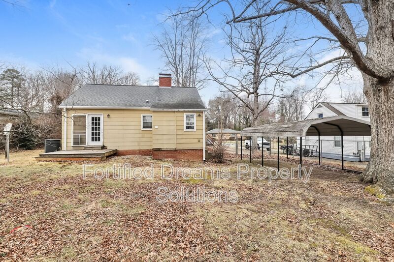 Building Photo - 3021 Sourwood Rd