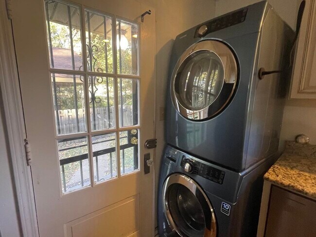 Building Photo - 3320 Central Ave