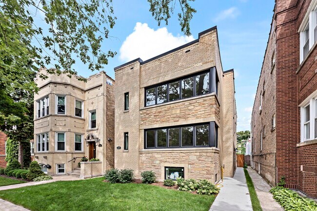 Primary Photo - 5849 N Virginia Ave