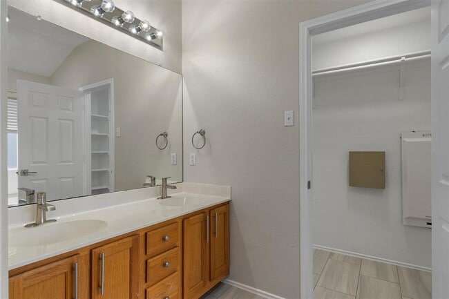 Building Photo - 14524 Ballycastle Trail