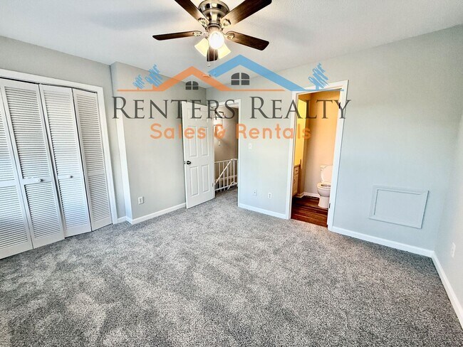 Building Photo - 2 Bedroom Condo with Private Patio