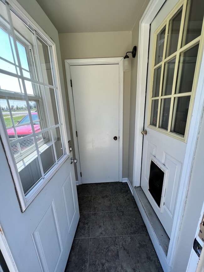 Building Photo - 12159 Dixie Hwy