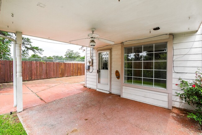 Building Photo - 1709 Beaver Springs Ct