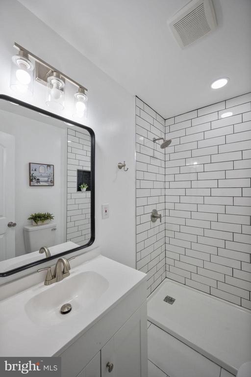 Building Photo - 328 S Macon St.