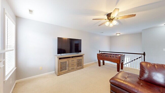 Building Photo - 2259 Dewey Dr