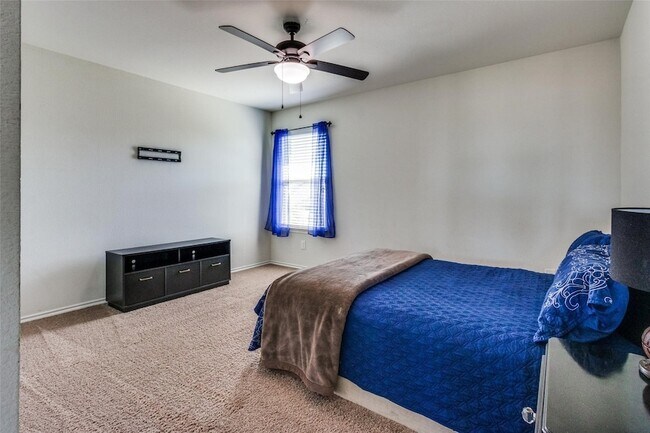 Building Photo - 3330 Emerson Rd