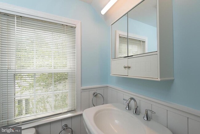 Building Photo - 5106 25th Pl N