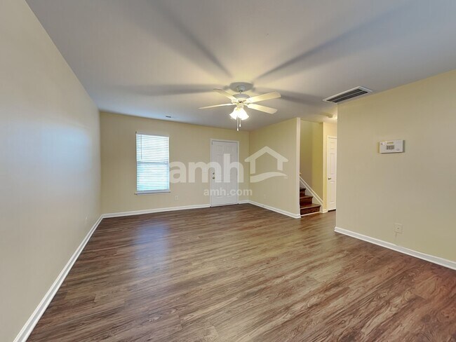 Building Photo - 3005 Quail Oaks Dr