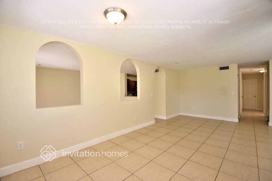 Building Photo - 1095 SW 135th Pl
