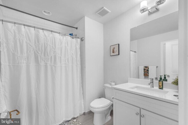 Building Photo - 5106 Fillmore Ave