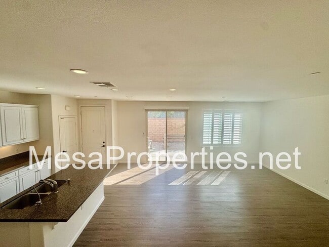 Building Photo - 3230 E Yountville Dr