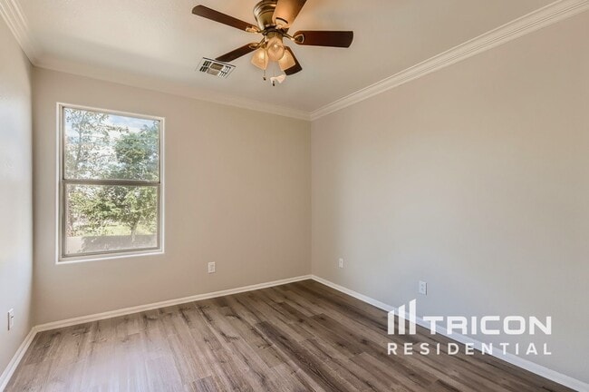 Building Photo - 7713 S 47th Ln