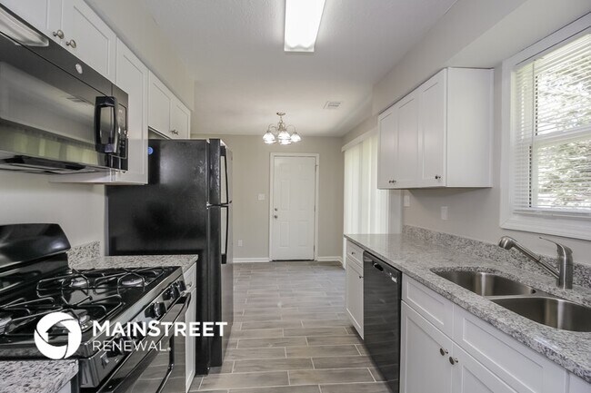 Building Photo - 2704 Aruba Dr