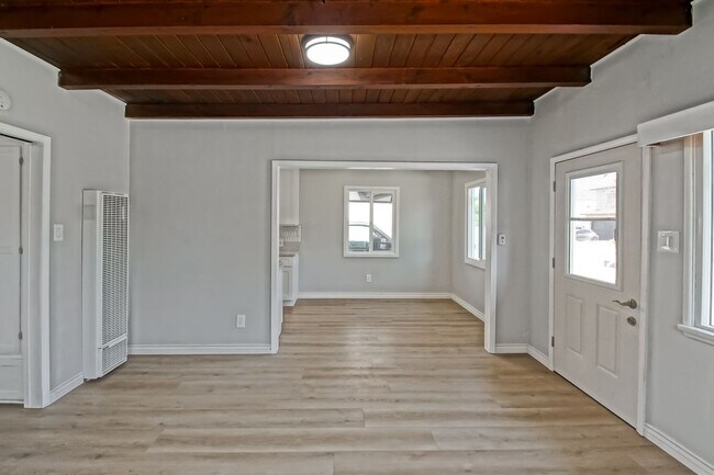 Building Photo - 1534 Mathews Ave