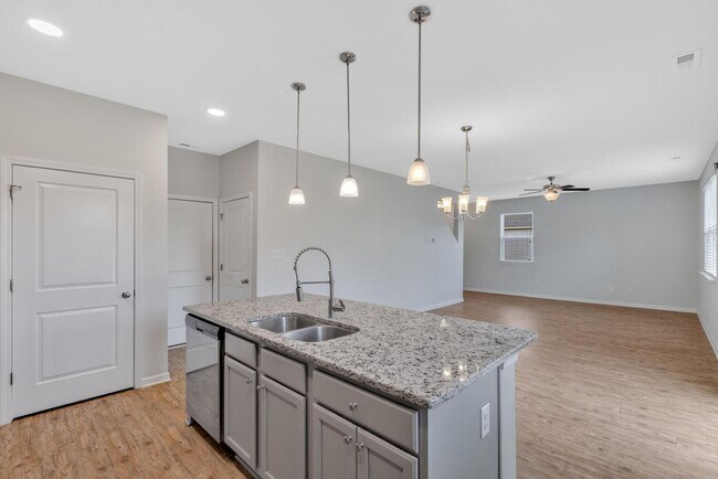 Building Photo - 4 Bedroom Home Available!