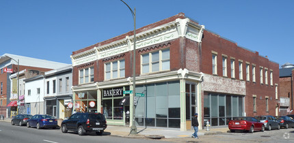 Building Photo - 900 W. Broad St.