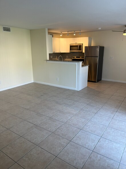 Building Photo - 1870 Agora Cir SE