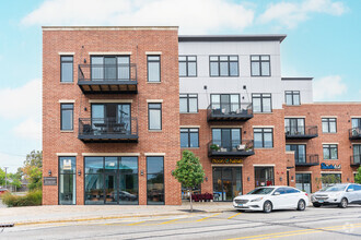 Building Photo - 246 Green Bay Rd